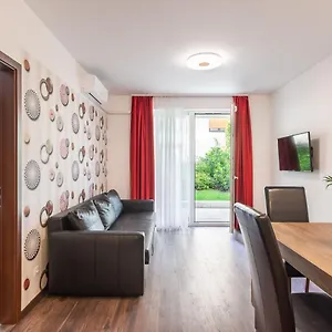 Corvin 4*, Budapest Ungheria