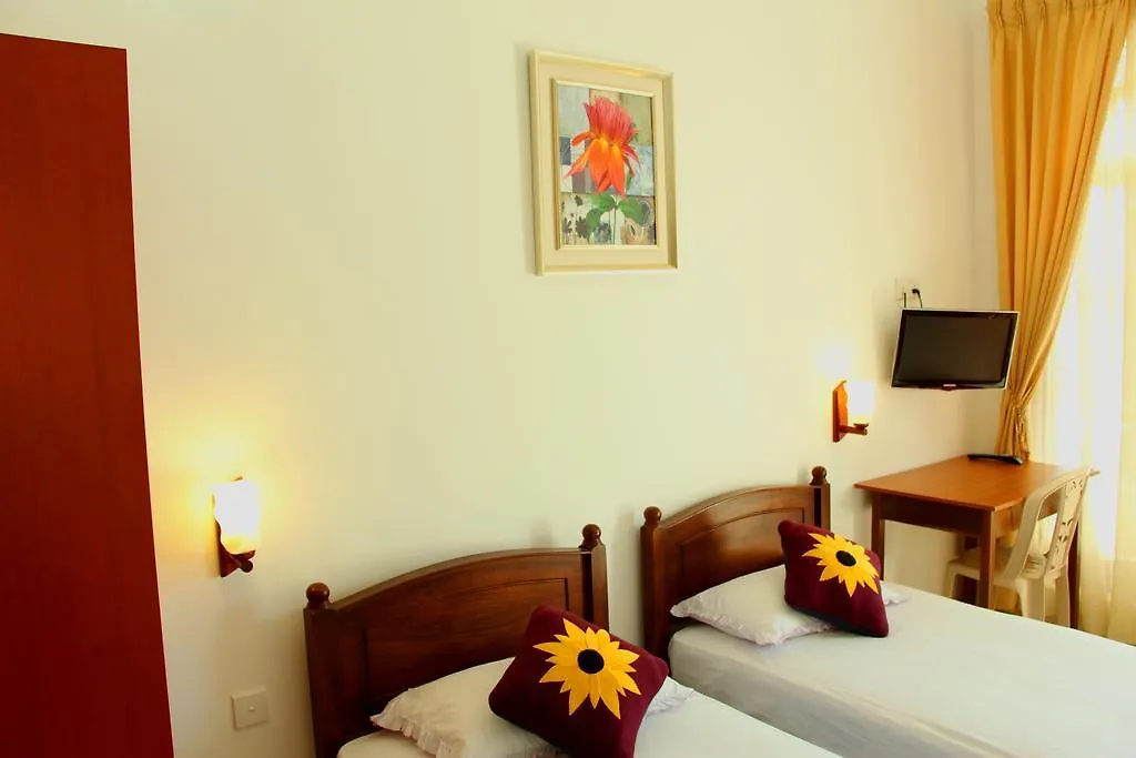 Holiday Fashion Inn Negombo