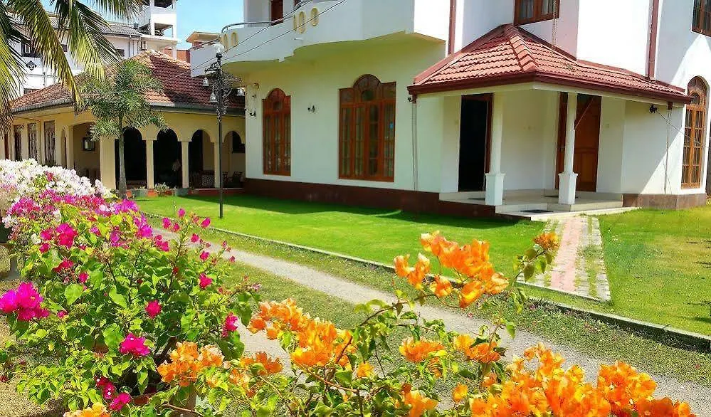 Holiday Fashion Inn Negombo Guest house
