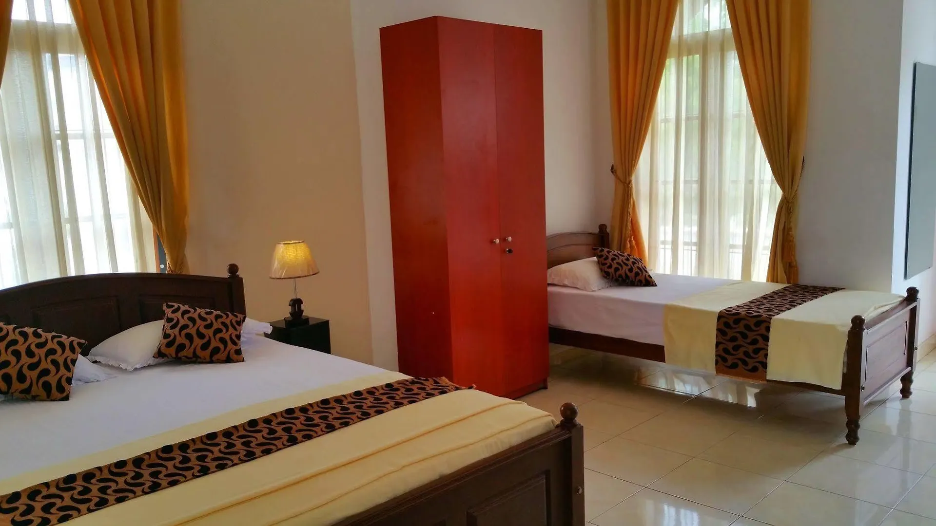 Holiday Fashion Inn Negombo Sri Lanka