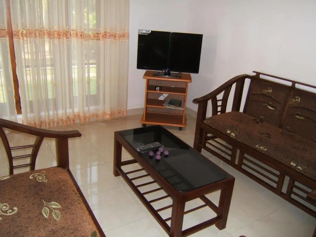 Holiday Fashion Inn Negombo 2*,